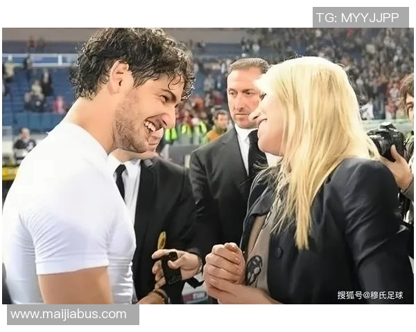 足球明星小公主的迷人瞬间展现她的优雅与活力 足球明星小公主的迷人瞬间展现她的优雅与活力